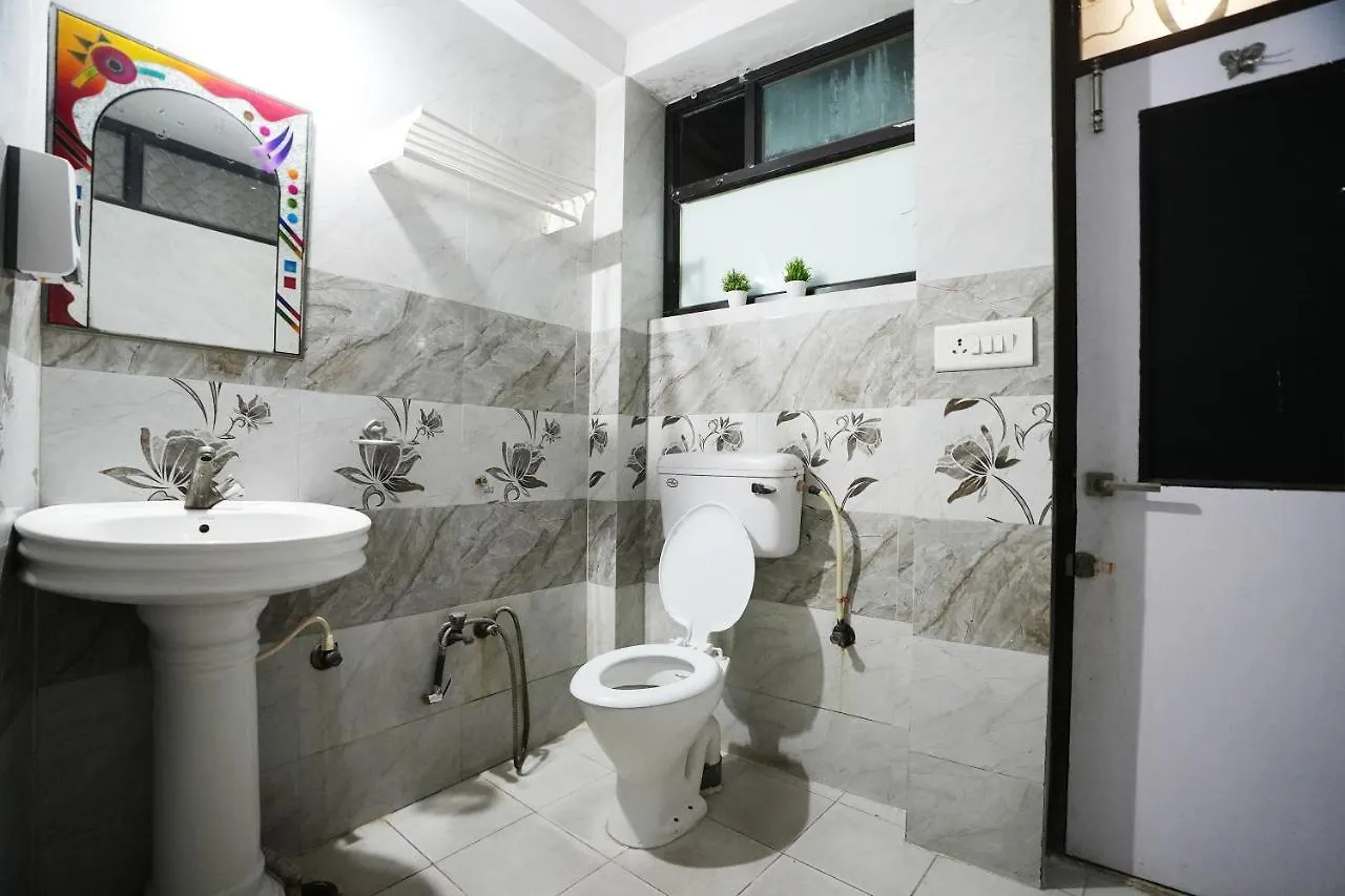 Hotel Kingdom Palace Near Udaipur Railway Station 3*,